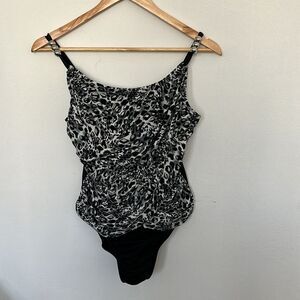 MiracleSuit Womens One Piece Swimsuit XL Black leopard Underwire Scoop neck